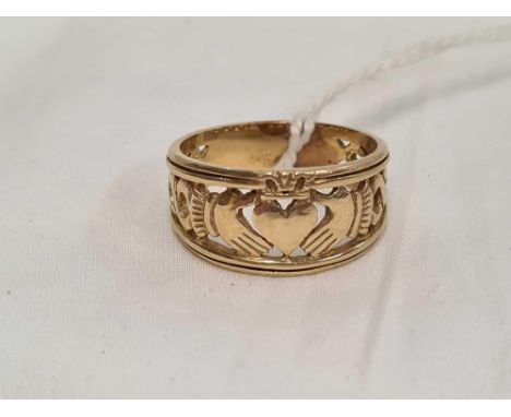 MEN'S CELTIC CLADDAGH RING (POSS 9ct GOLD)  SIZE V. 5.4gms