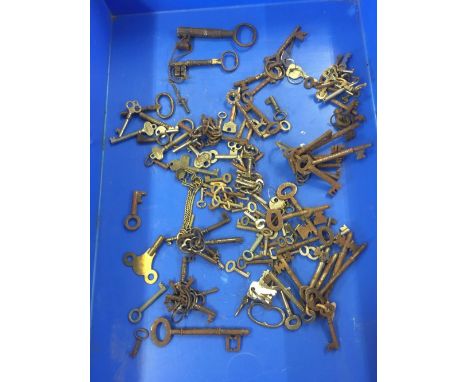 BAG OF VINTAGE KEYS