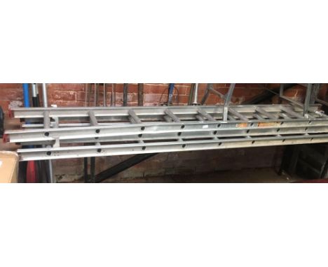 ALUMINIUM TRIPLE EXTENDING LADDER - 8ft EXTENDING TO 24ft