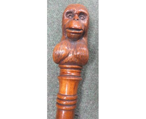 Victorian walking stick with carved finial head, in the form of a monkey, 35cm long