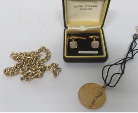A marked gold tie pin, weight 1.8g, together with a pair of mother of pearl cufflinks, a medallion necklace, and a gold colou