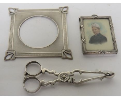 An art deco frame, hallmarked for Birmingham, 1928, weight 1.10zt, together with a portrait frame stamped 800 to the undernea