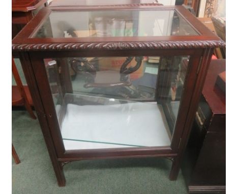 Mahogany framed bijouterie cabinet with glass shelf, 77cm x 66cm x 46cm