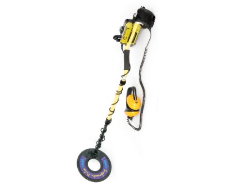 A Whites Surfmaster Pi Pro beach metal detector with head phones and trowel (3)