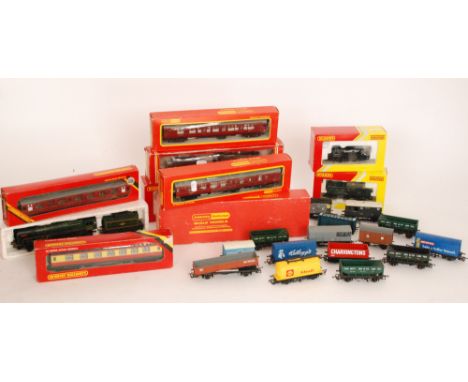 Hornby OO gauge 2-8-0 Evening Star locomotive and tender, 2-6-2 Britannia locomotive and tender, a 4-4-0 County of Cornwall l