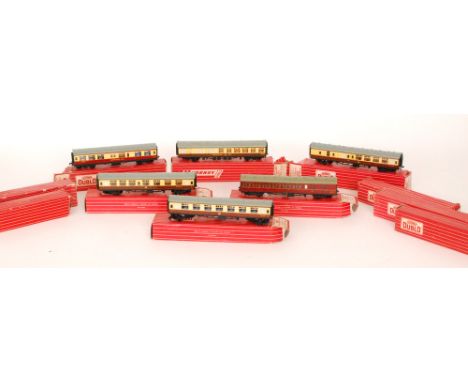 A collection of Hornby Dublo corridor and suburban coaches and two restaurant cars in red striped boxes. (11)