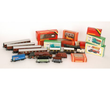 Hornby 00 gauge 4-6-2 Duchess of Abercorn in LMS maroon livery, four coaches to include a Royal mail coach, another 4-6-0 GWR