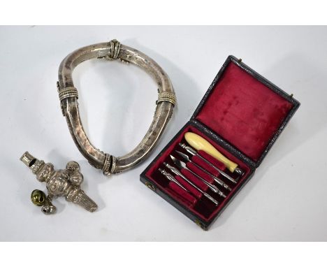 A 19th century pocket set of (possibly) dental tools, turned ivory handle with interchangeable instruments including scalpel 