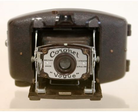 Coronet Vogue bakelite camera in leather case.