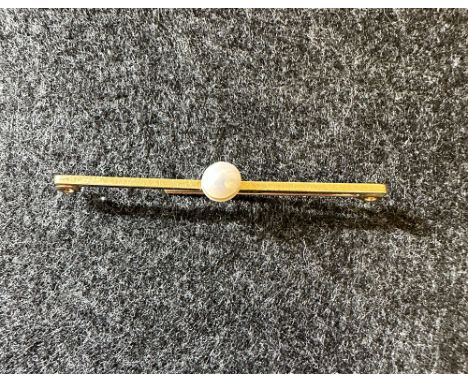 A 9ct yellow gold pearl pin brooch, approx weight 2.2 grams, 5cm in length, pearl 5 - 6mm