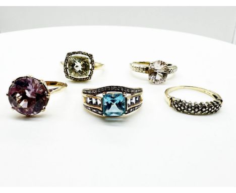 Mixed lot of 9ct yellow gold rings, diamond size N, large amethyst size N+1/2, blue size P +1/2, clear stone size O, sqaure s