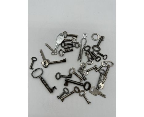 A collection of small vintage keys