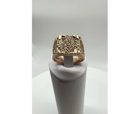 A large 9ct yellow gold vintage 80s designsignet ring, approx weight 6.7 grams, Size S