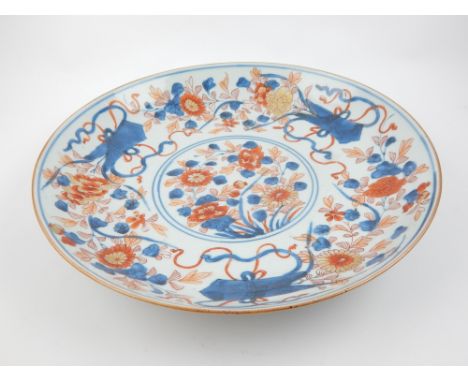 A 19th C Imari ceramic dished and footed circular plate, 28cm dia.