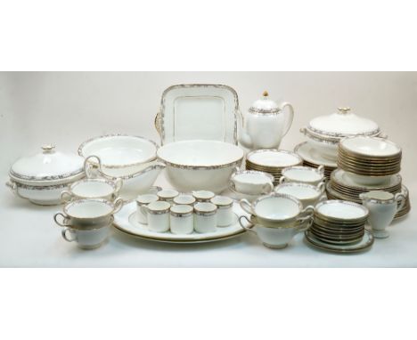 A modern Wedgwood 'Colchester' pattern dinner service, comprising: twelve dinner plates, eight dessert plates, six side plate