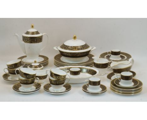 A Minton porcelain 'Grandee' pattern part dinner service, 20th century, comprising: a tureen and cover, 19cm diameter, an ova