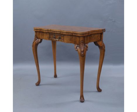 A Queen Anne style walnut fold over card table, late 20th century, with single drawer raised on cabriole legs, 78cm high, 82c