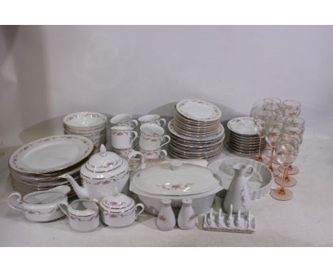 Spal, Real, Luminarc - A quantity of ceramic tea/dinner sets and glasses in the Rose Garland pattern - Lot includes a Spal Po