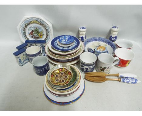 Royal Crown Derby -  a mixed lot of ceramics to include Royal Crown Derby 1128 pattern, Christmas decorated ceramic tableware