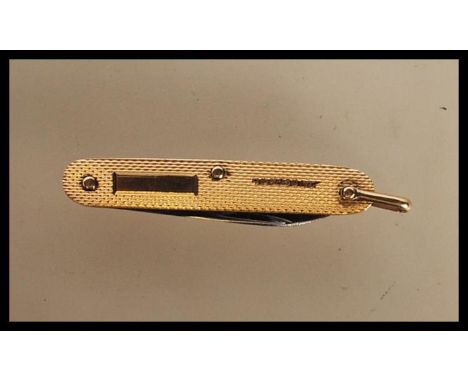 A 20th Century hallmarked 9ct gold pocket knife having engine turned decoration to body with&nbsp;hinged blade. Hallmarks for
