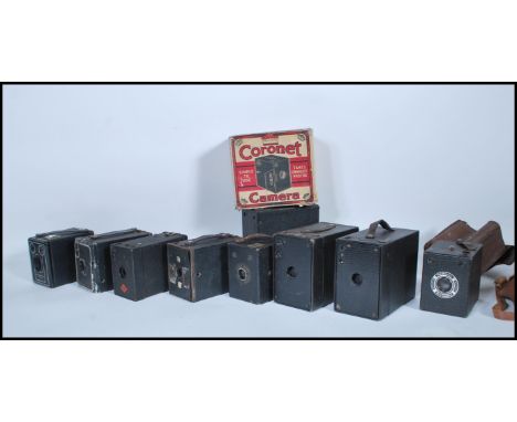 A collection of vintage 20th Century cameras of various makes to include Kodak, Coronet, Warwick, Ensign and Agfa. Mostly Bro
