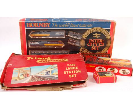 A collection of 00 gauge model railway train set items to include a Hornby Intercity 125 locomotive engine boxed set, Triang 