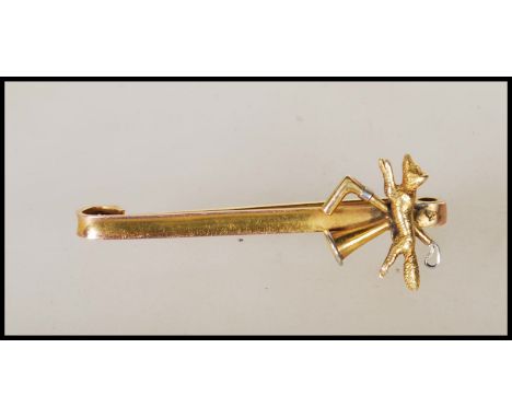 A stamped 9ct gold J Aitkin &amp; Son hunting interest bar brooch having an applied finial with a fox horn and riding whip. W