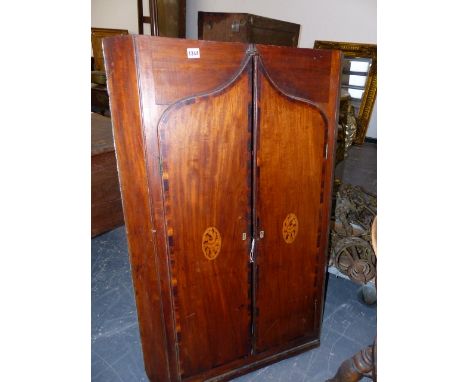 A GEO.III. MAHOGANY WALL HANGING CORNER CABINET WITH TWO SHAPED DOORS FORMING A GOTHIC ARCH, INLAID WITH BOXWOOD MOTIFS.    H