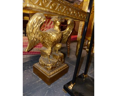 A MOTTLED RED MARBLE TOPPED CONSOLE TABLE SUPPORTED BY A GILT SPREAD EAGLE ON RECTANGULAR PLINTH.&nbsp; &nbsp;82 x 36 x H.81c