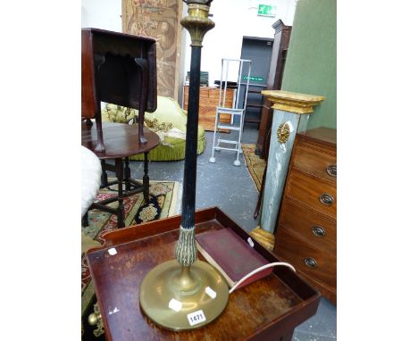 A BRASS CANDLESTICK LAMP, THE BLACKENED REEDED COLUMN BETWEEN FOLIATE TOP AND BASE ON FLARED FOOT.   57cms TO THE LAMP SOCKET