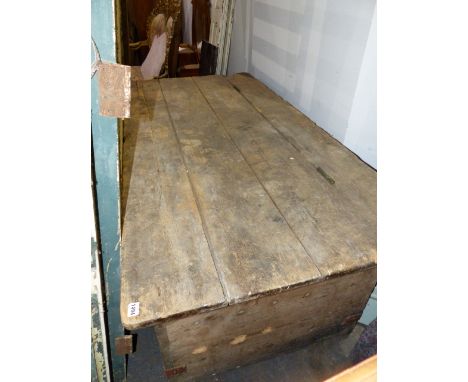 A VERY LARGE AND IMPRESSIVE ANTIQUE PINE HORSE LIVERY TRUNK OR CHEST WITH HINGED RISING TOP.   W.187 x 91 x H.74cms.