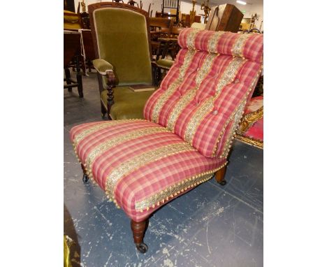 A VICTORIAN BUTTON BACK PINK CHEQUER UPHOLSTERED NURSING CHAIR WITH TURNED FRONT LEGS ON BLACK CERAMIC CASTER FEET.