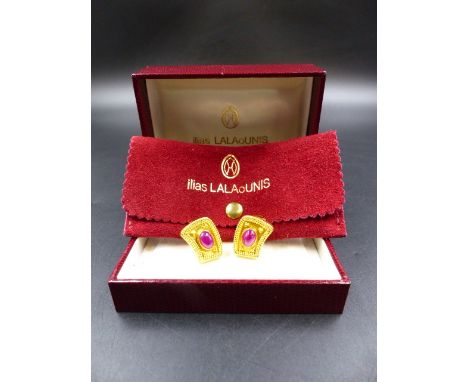ILIAS LALAOUNIS, A PAIR OF&nbsp; 18ct YELLOW GOLD CABOCHON RUBY CLIP ON EARRINGS.&nbsp;