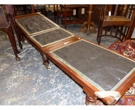 A 19th.C.MAHOGANY ADJUSTABLE CAMPAIGN TYPE FOLDING DAY BED ON TURNED LEGS WITH CERAMIC CASTERS.   190 x 56cms.