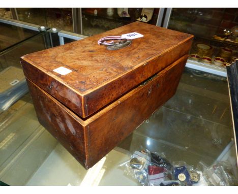 A GEO.III.YEW WOOD VENEERED TWO CANNISTER TEA CADDY.   15 x 30.5 x 15.5cms.