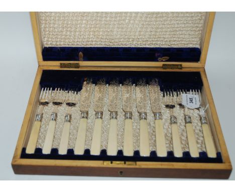 A lot comprising a part fish cutlery set (12) and a cased pair of EP and mother of pearl spoons (2) Condition Report: Availab