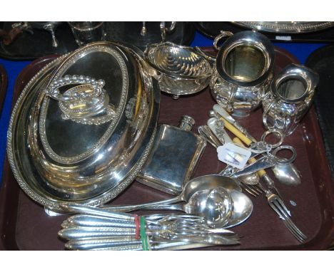 A tray lot of EP entree dish, hip flask, loose cutlery etc Condition Report: Available upon request