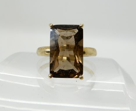 A 9ct gold smoky quartz ring size T1/2, weight 5gms Condition Report: Light general wear. 