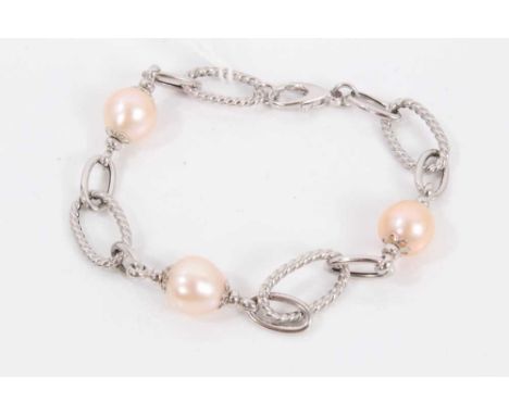 9ct white gold and cultured pearl bracelet, with three cultured pearls interspaced between white gold oval links, 19cm longWe