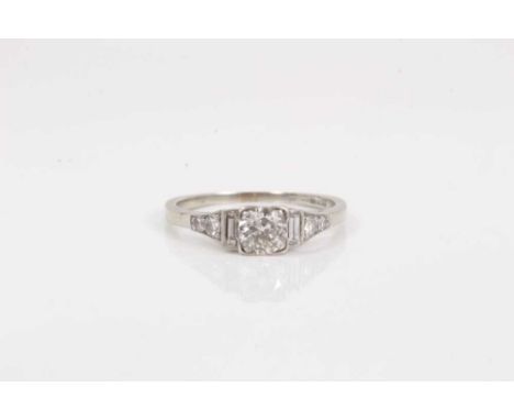 Art Deco diamond single stone ring with an old cut diamond, estimated to weigh approximately 0.30cts, the stepped shoulders w