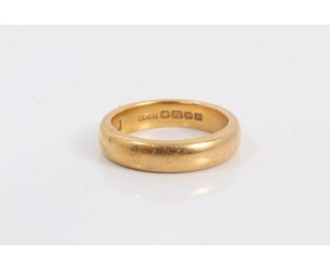 Vintage 22ct gold wedding ring, 4.1mm wide, Birmingham 1930, size J.Approximately 7 grams