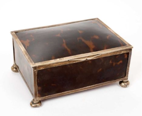 Edwardian silver mounted tortoiseshell jewellery casket of rectangular form, with hinged opening cover, on bun feet (London 1