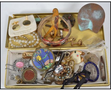 A good collection of vintage silver, costume and yellow metal jewellery to include cuff links, rhinestone spray brooches, bad