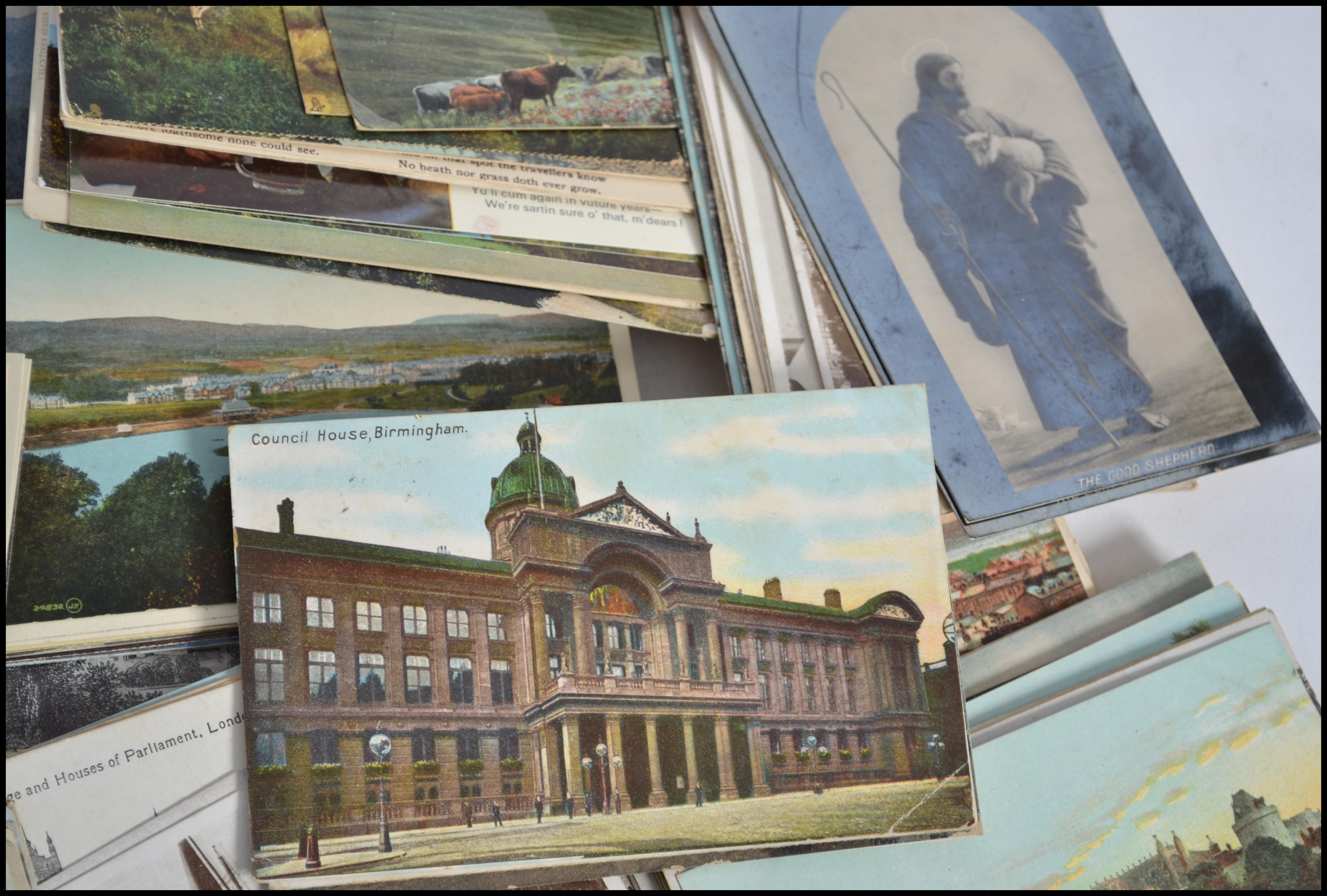 POSTCARDS A large collection of 1000+ assorted early 20th century