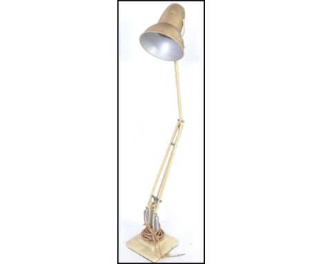 A retro 20th century vintage industrial Herbert Terry anglepoise 1227 model anglepoise desk lamp in original clean cream pain