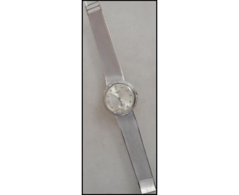 A good Longines gentlemans 14ct white gold wristwatch and bracelet strap. The white metal stamped '14k' having a circular eng