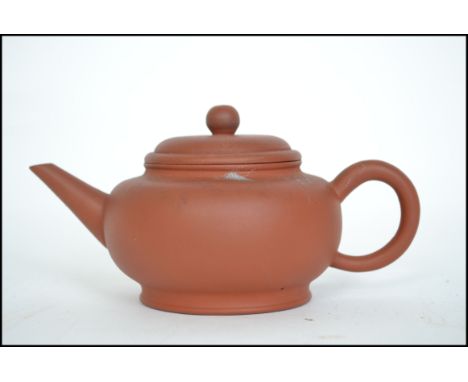 A Chinese yi-xing teapot ( tea pot ) dating to the 20th century being finely potted from terracotta. Character marks to base.