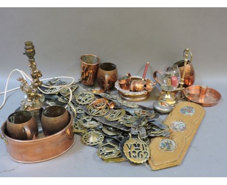 A collection of horse brasses, brass/copper wares, a hunting horn, and warming pan