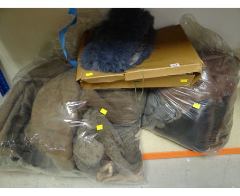 ASSORTED VINTAGE FUR &amp; SHEEPSKIN COATS, STOLES &amp; HATS ETC