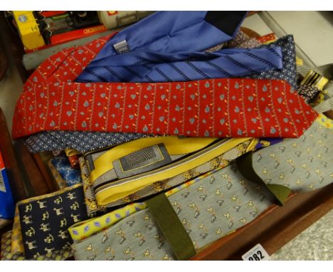 ASSORTED VINTAGE GENTS SILK NECK TIES